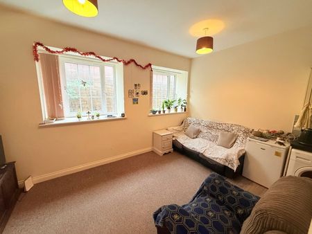 Sherborne Road, Yeovil, Somerset - Photo 3