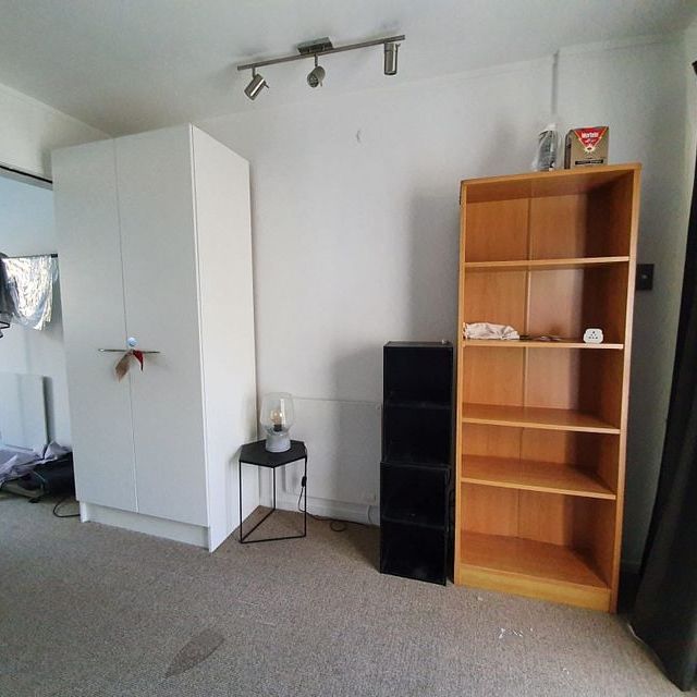 Studio for working professional or student - Photo 1