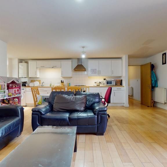 2 bedroom ground floor flat to rent - Photo 1