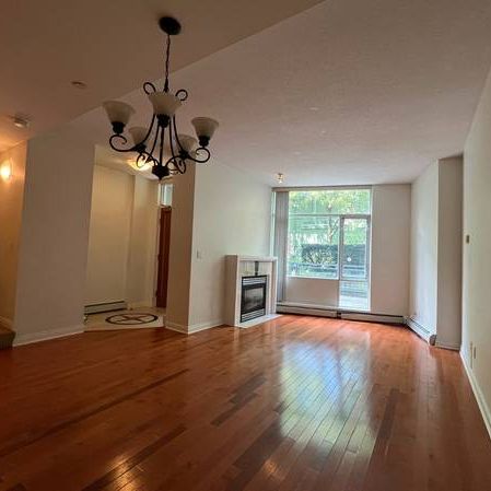 Amazing Townhome, Balcony, 2 Parking Stalls, Front Patio - Photo 4