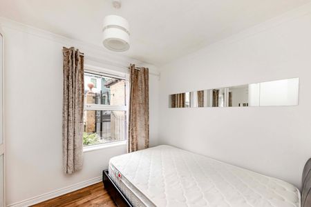 Acton Lane, London, W4, London - Photo 2