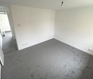 2 bedroom end of terrace house to rent - Photo 4