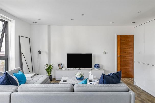 2 bedroom flat to rent - Photo 1