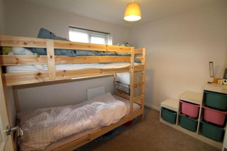 3 bedroom semi-detached house to rent - Photo 5