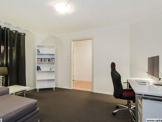 40 Audrey Avenue, Helensvale Monterey Keys - Photo 1