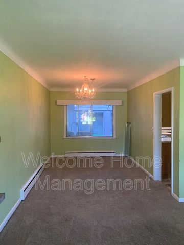$2,095 / 3 br / 1 ba / Bright 3-Bedroom Upper Unit in St. Catharines - Photo 3