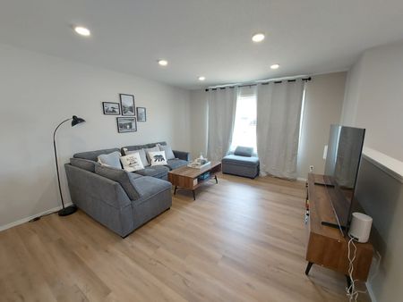 Beautiful 2 Bedroom Condo!! Available July 1st! - Photo 2
