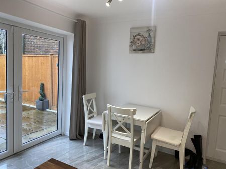 3 bedroom semi-detached house to rent - Photo 3