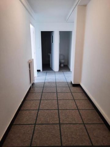Location Appartement 3 pièces 83m² LYON 7ème - Photo 4