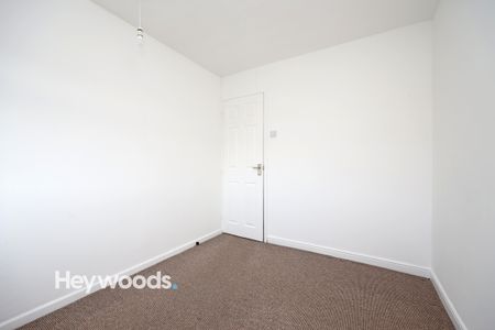 2 bed semi-detached house to rent in Ashridge Avenue, Newcastle-under-Lyme, Staffordshire - Photo 3