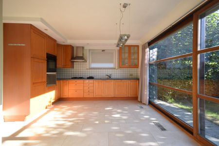Te huur: Ruime villa in Roeselare met 3 slaapkamers, tuin op het zuidwesten, garage en carport. - Photo 2