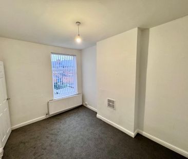 2 bedroom end of terrace house to rent - Photo 5