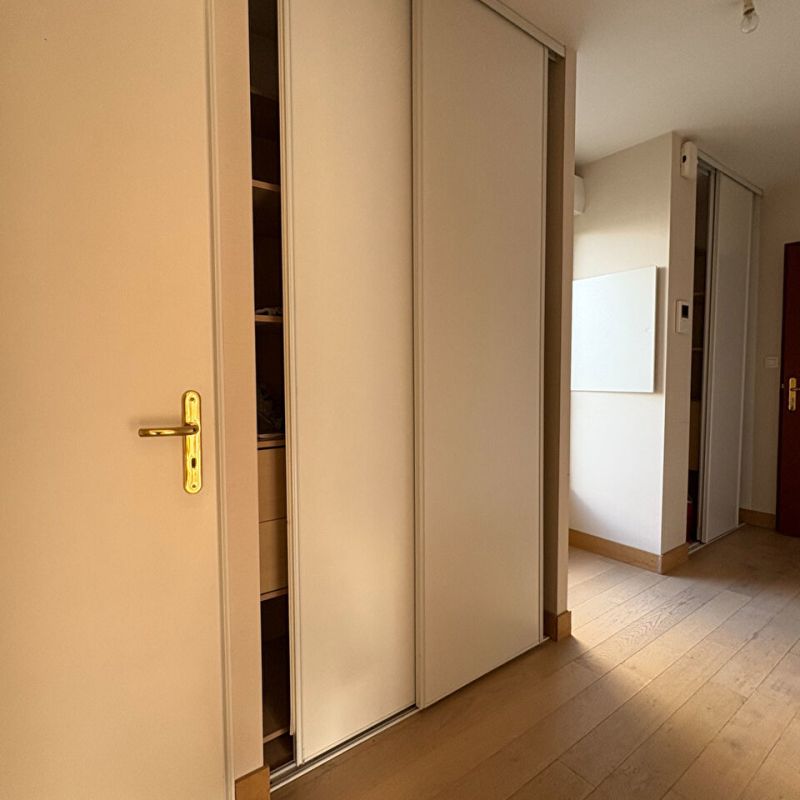 Appartement T1 de 31 m² avec terrasse et loggia en étage élevé d'une résidence récente avec ascenseur - Photo 1