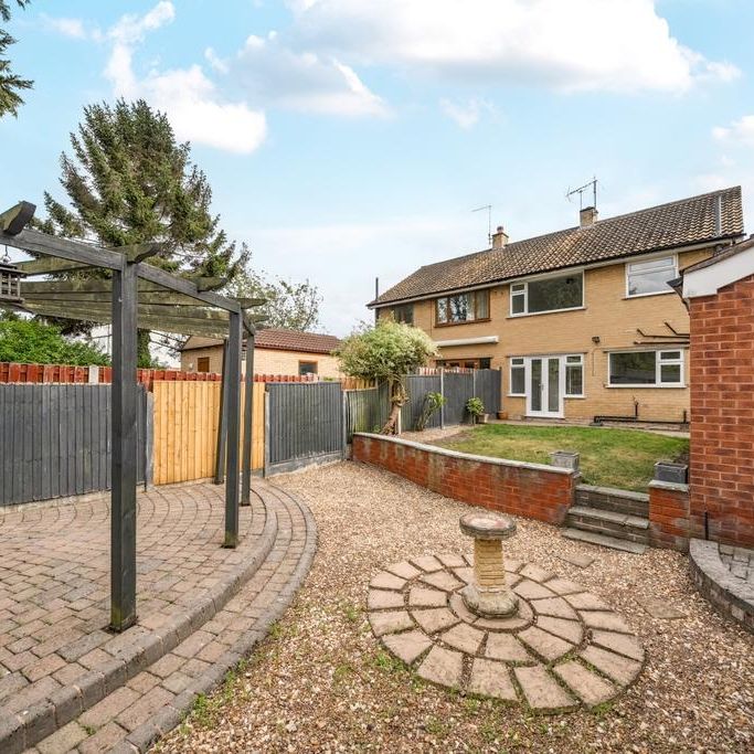 3 bedroom semi-detached house to rent - Photo 1