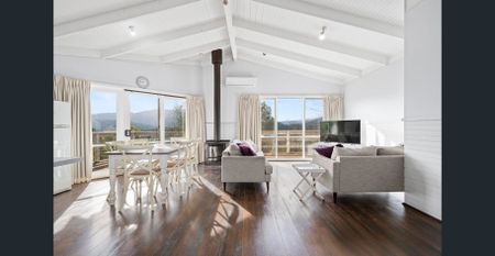 Cosy Country Retreat with Stunning Views - Photo 2