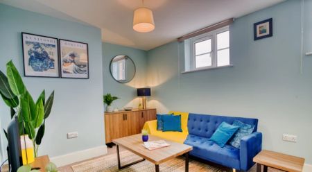 3 Bedrooms - Photo 3