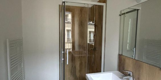 A LOUER dans le centre-ville de NOGENT-LE-ROTROU Situé au 1er étage de l'immeuble, ce studio... - Photo 3