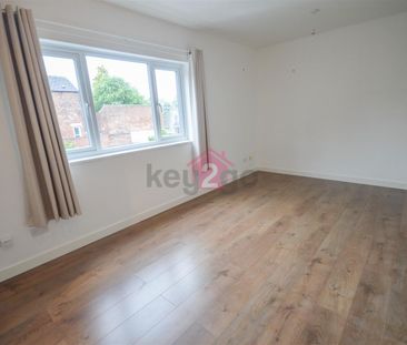 Hallam Cliff, Crabtree Lane, S5 - Photo 3