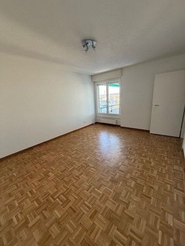 Moderne , grosszügige Dachwohnung mit viel Raumgefühl und sonnigem Balkon mit Fernsicht - Photo 4