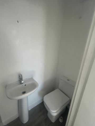 4 bedroom terraced house to rent - Photo 4