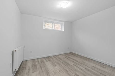 For Lease - 2507 Eglinton Avenue Unit# 307, Toronto, Ontario - Photo 2
