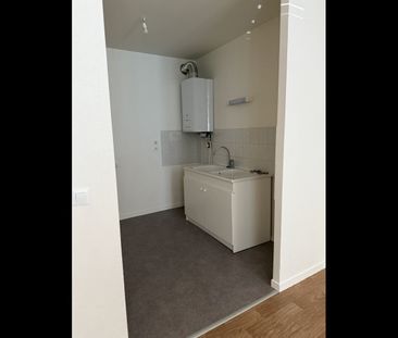 Location Appartement 3 pièces 68 m² Saint-Gaultier - Photo 6