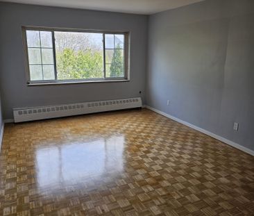 1939 Carling Avenue - Photo 2