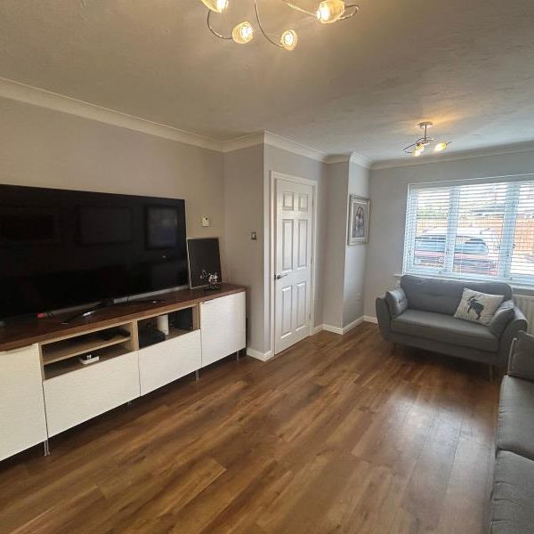 Gatley Drive, Guildford, Surrey, GU4 - Photo 1