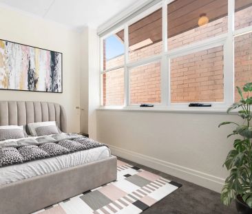 Charming and Completely Renovated Townhouse in a Sought-After Location - Photo 6