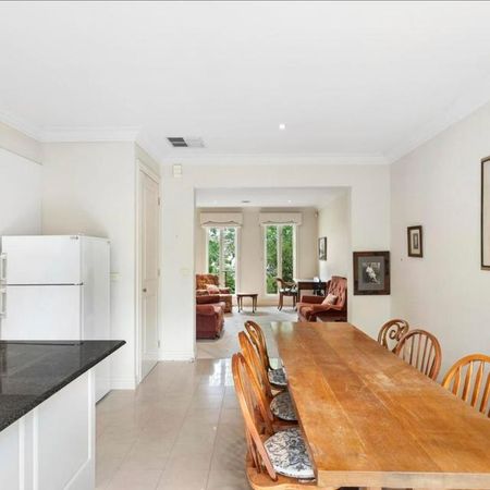 Private Garden Retreat in Quiet Balwyn North Pocket - Photo 5