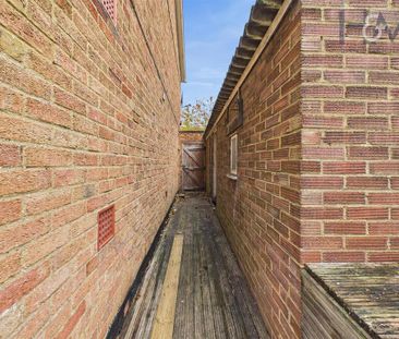 3 bedroom end of terrace house to rent - Photo 6