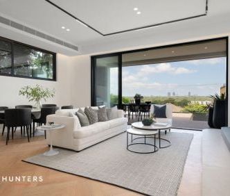 Luxury Family Home with Scenic Views - Photo 5