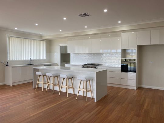 Large Family Home - Photo 1