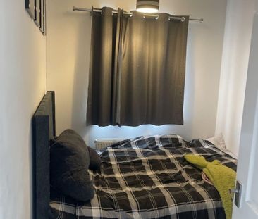 3 bed Semi-Detached - To Let - Photo 3