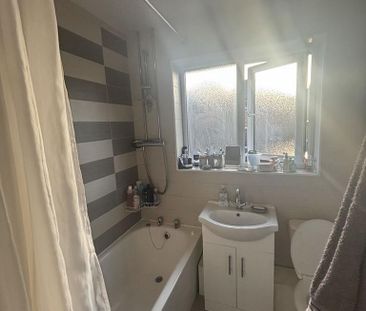 2 bedroom semi-detached house to rent - Photo 5