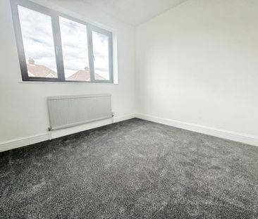 Harlow Road, Rainham, RM13 - Photo 2