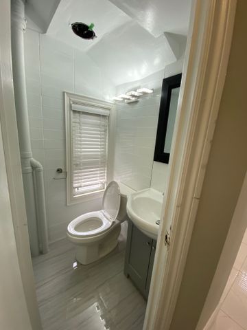 For Lease - 206 Carlton Street Unit# 304, Toronto, Ontario - Photo 2