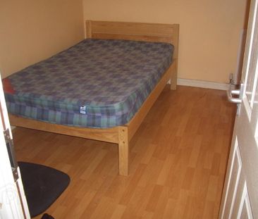 Great Apartment, 16a Rugby Avenue, Queens Quarter, Belfast, BT7 1RG - Photo 4