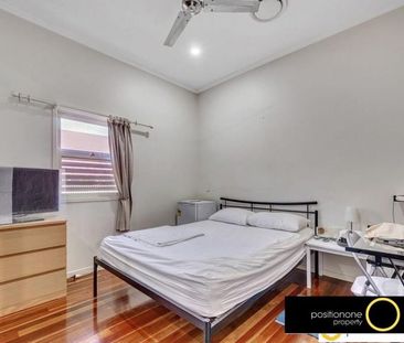 Extra Large Air Conditioned Bedroom | Rent includes Electricity, Wi... - Photo 2