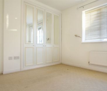 2 bed terraced house to rent in Blunden Drive, Langley, SL3 - Photo 5