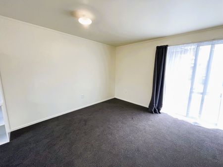 Spacious Executive Studio - Photo 2