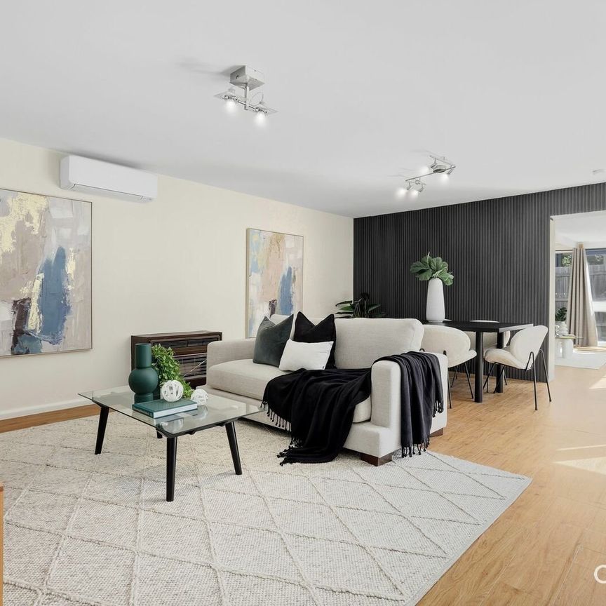 SPACIOUS AND BRIGHT 3 BEDROOM FAMILY HOME WITH 3 LIVING AREAS - Photo 1
