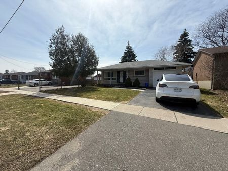 For Lease - 18 Harper Road Unit# (Upper), Brampton, Ontario - Photo 2