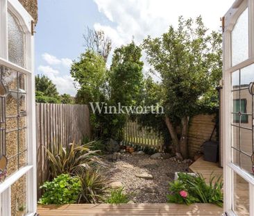 3 bedroom end of terrace house to rent - Photo 3