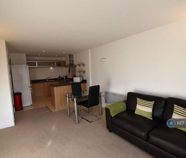 1 bedroom flat to rent - Photo 2
