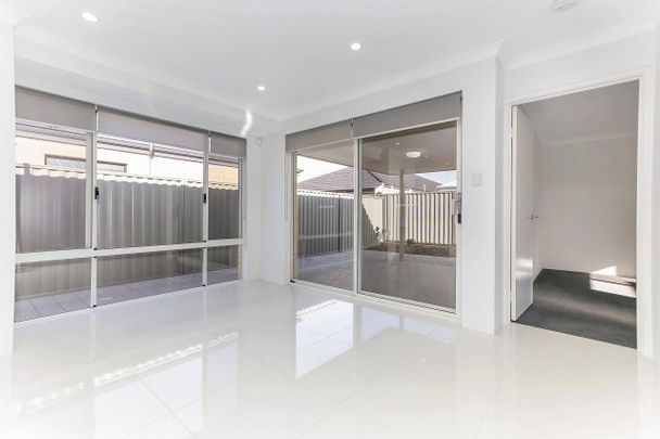 Modern Family Living in Piara Waters - Photo 1
