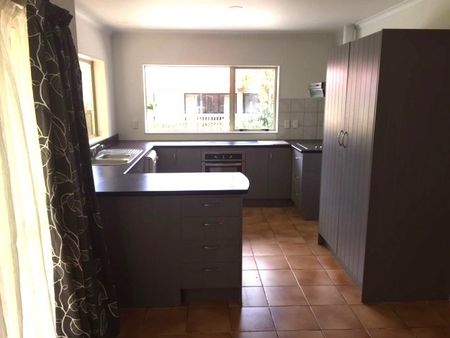 Convenient Living in Manurewa - Photo 3