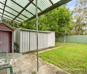 Spacious three bedroom house - Photo 1