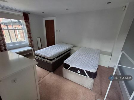 2 bedroom flat to rent - Photo 4