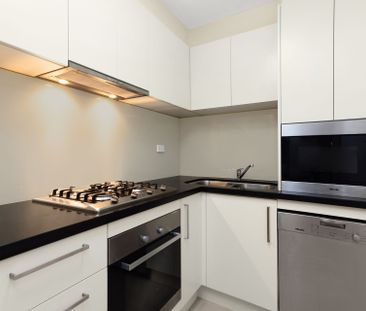 NORTH FACING 2 BEDROOM UNIT WITH PRIVATE COURTYARD - Photo 2